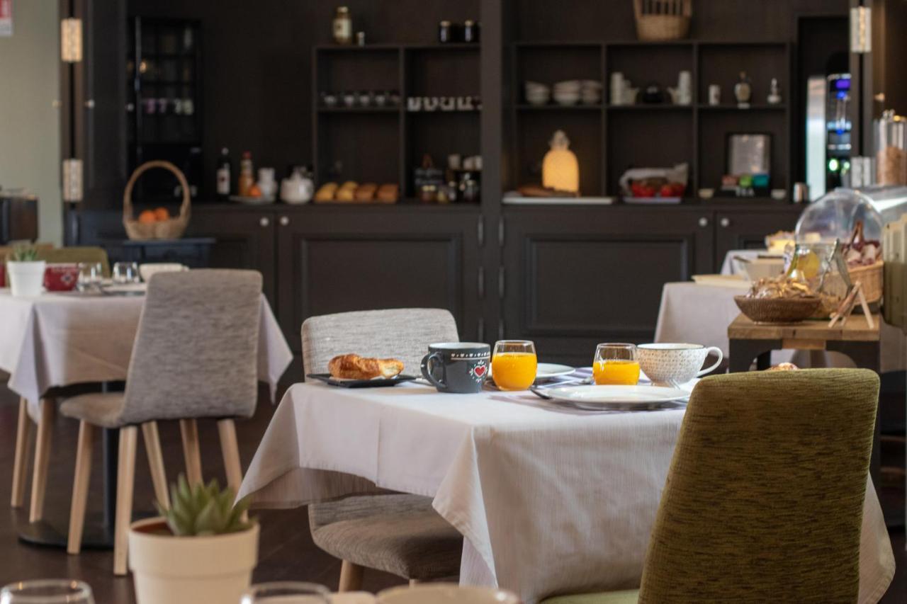 Logis Hotel Tante Yvonne & Son Restaurant Semi-Gastronomique - Lyon Nord 쿠엔시우 외부 사진