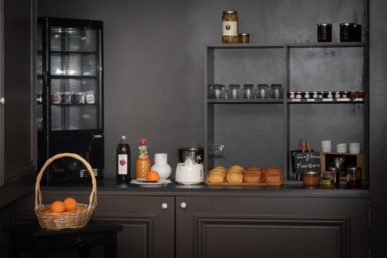 Logis Hotel Tante Yvonne & Son Restaurant Semi-Gastronomique - Lyon Nord 쿠엔시우 외부 사진