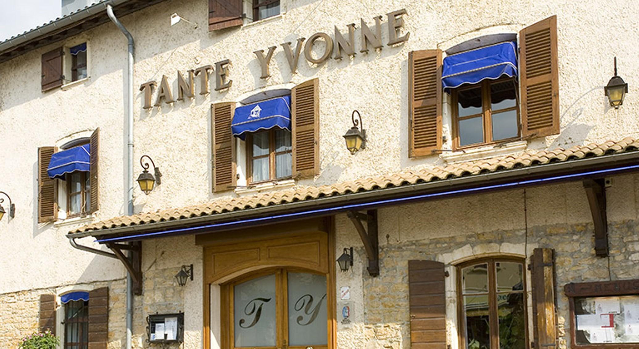 Logis Hotel Tante Yvonne & Son Restaurant Semi-Gastronomique - Lyon Nord 쿠엔시우 외부 사진