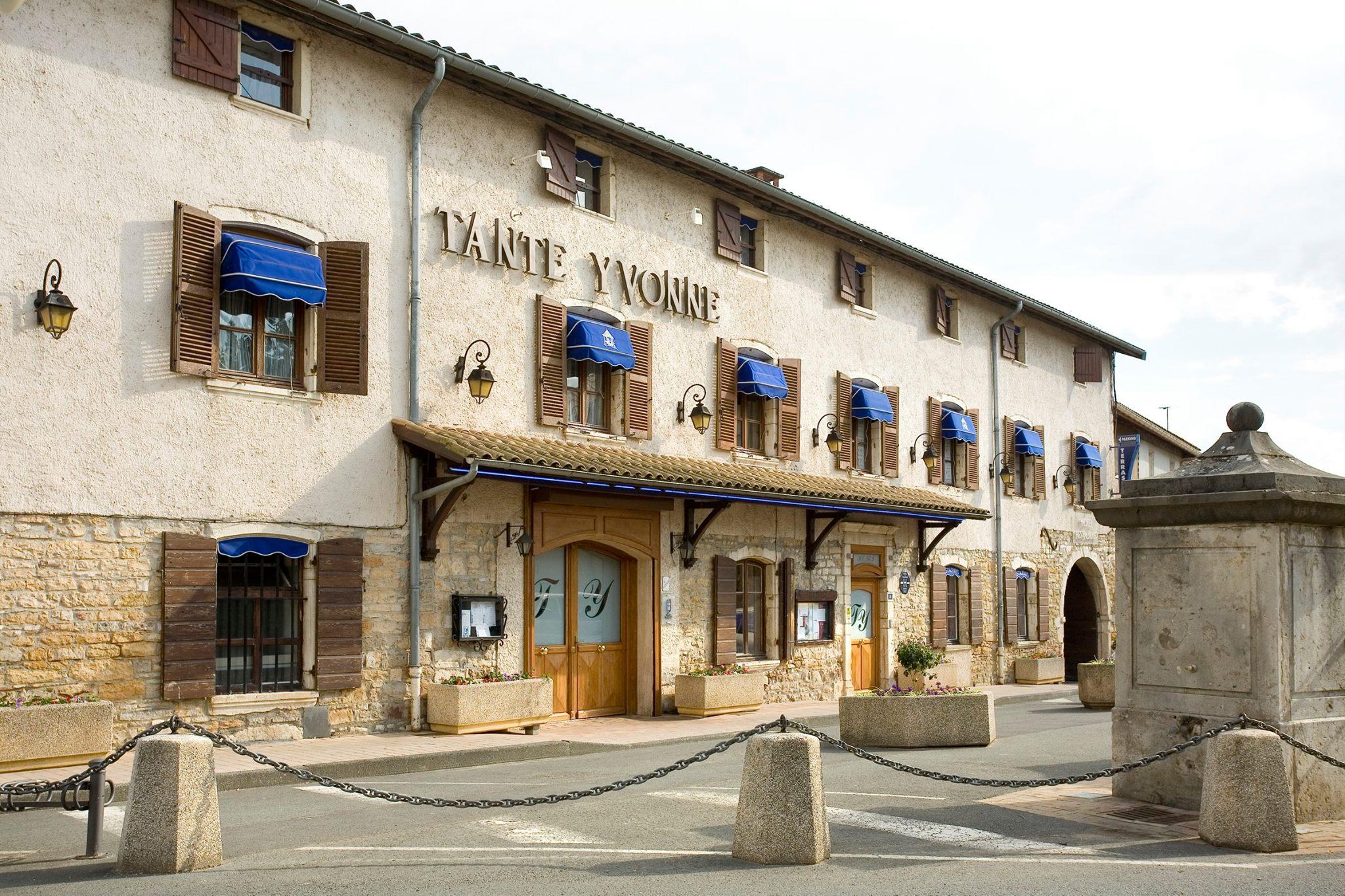 Logis Hotel Tante Yvonne & Son Restaurant Semi-Gastronomique - Lyon Nord 쿠엔시우 외부 사진