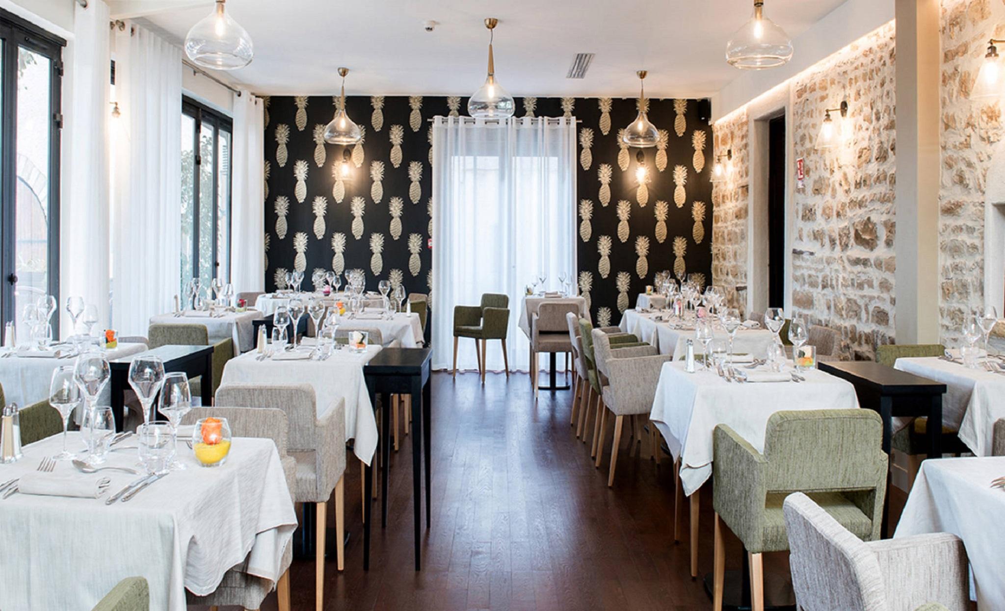 Logis Hotel Tante Yvonne & Son Restaurant Semi-Gastronomique - Lyon Nord 쿠엔시우 외부 사진