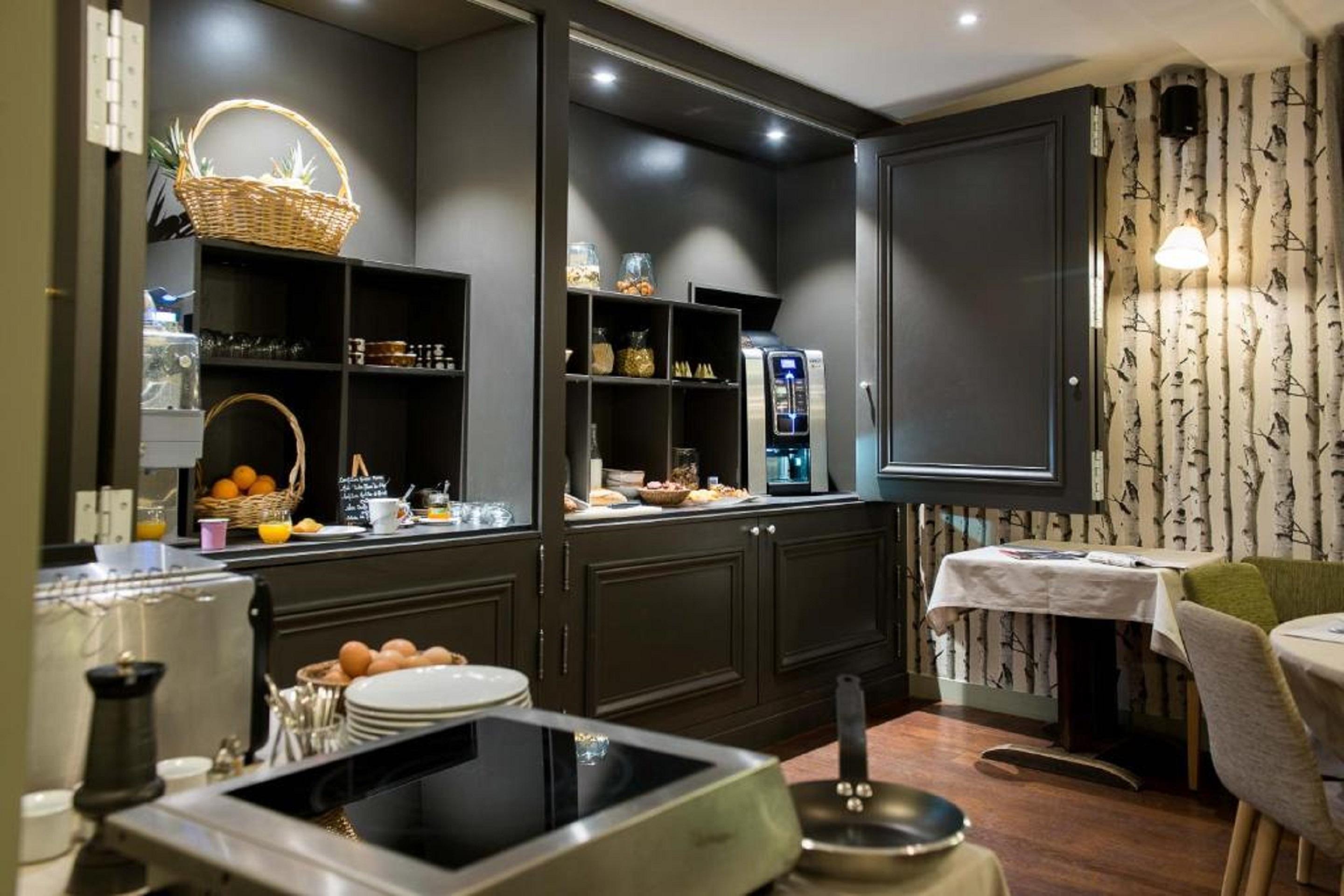 Logis Hotel Tante Yvonne & Son Restaurant Semi-Gastronomique - Lyon Nord 쿠엔시우 외부 사진
