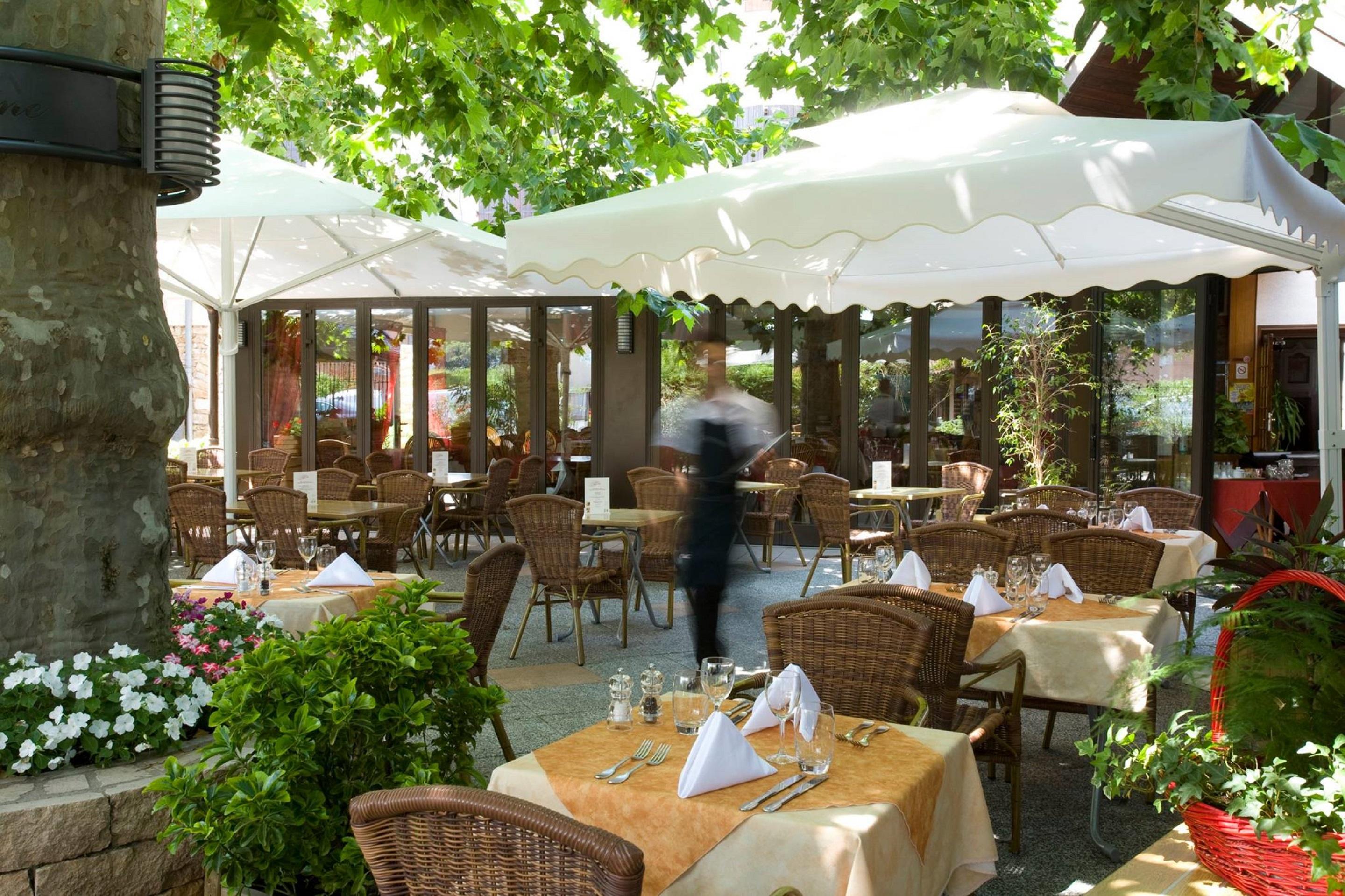 Logis Hotel Tante Yvonne & Son Restaurant Semi-Gastronomique - Lyon Nord 쿠엔시우 외부 사진