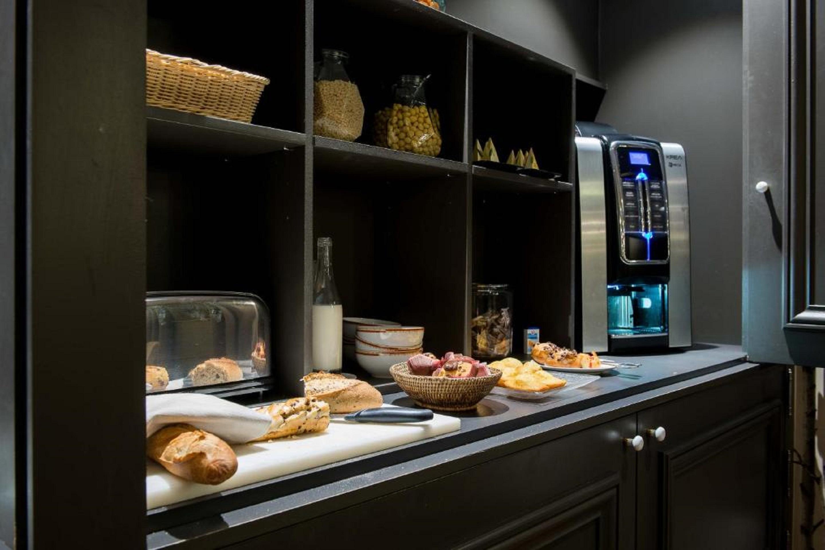 Logis Hotel Tante Yvonne & Son Restaurant Semi-Gastronomique - Lyon Nord 쿠엔시우 외부 사진