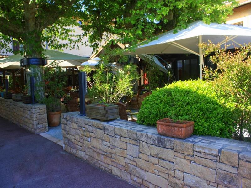 Logis Hotel Tante Yvonne & Son Restaurant Semi-Gastronomique - Lyon Nord 쿠엔시우 외부 사진