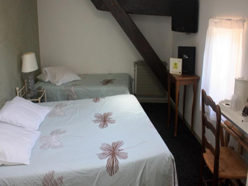 Logis Hotel Tante Yvonne & Son Restaurant Semi-Gastronomique - Lyon Nord 쿠엔시우 외부 사진