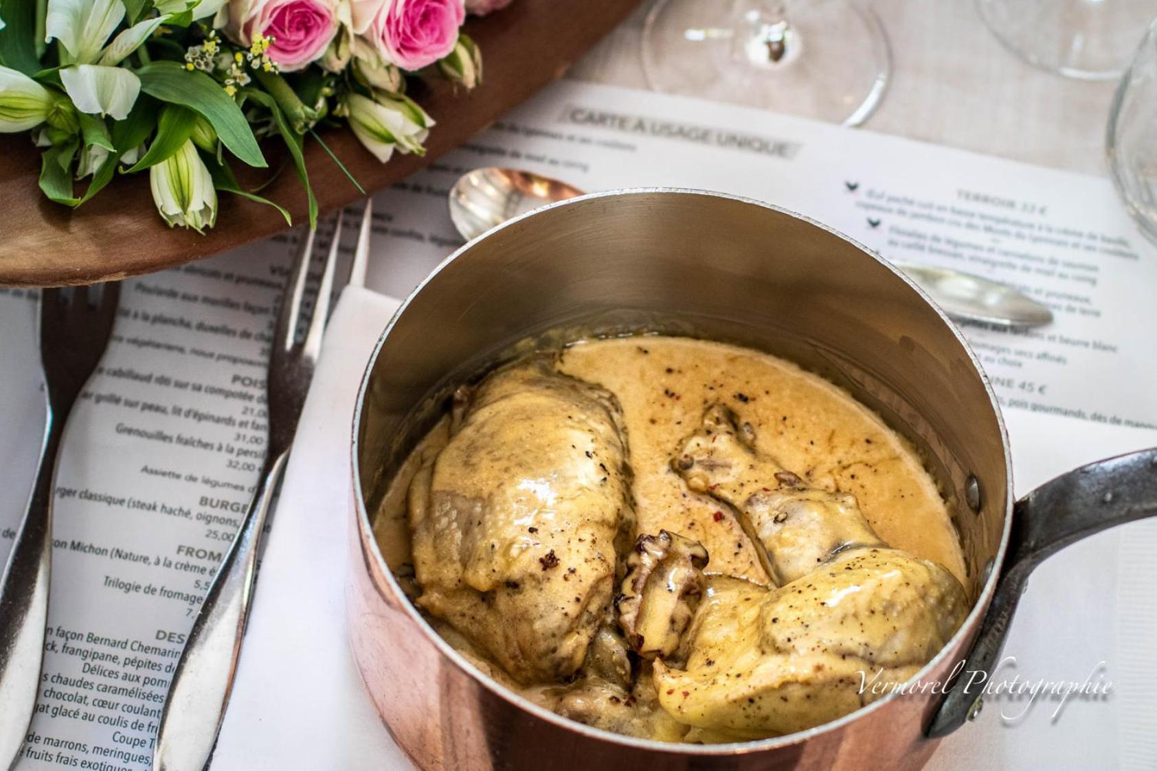 Logis Hotel Tante Yvonne & Son Restaurant Semi-Gastronomique - Lyon Nord 쿠엔시우 외부 사진
