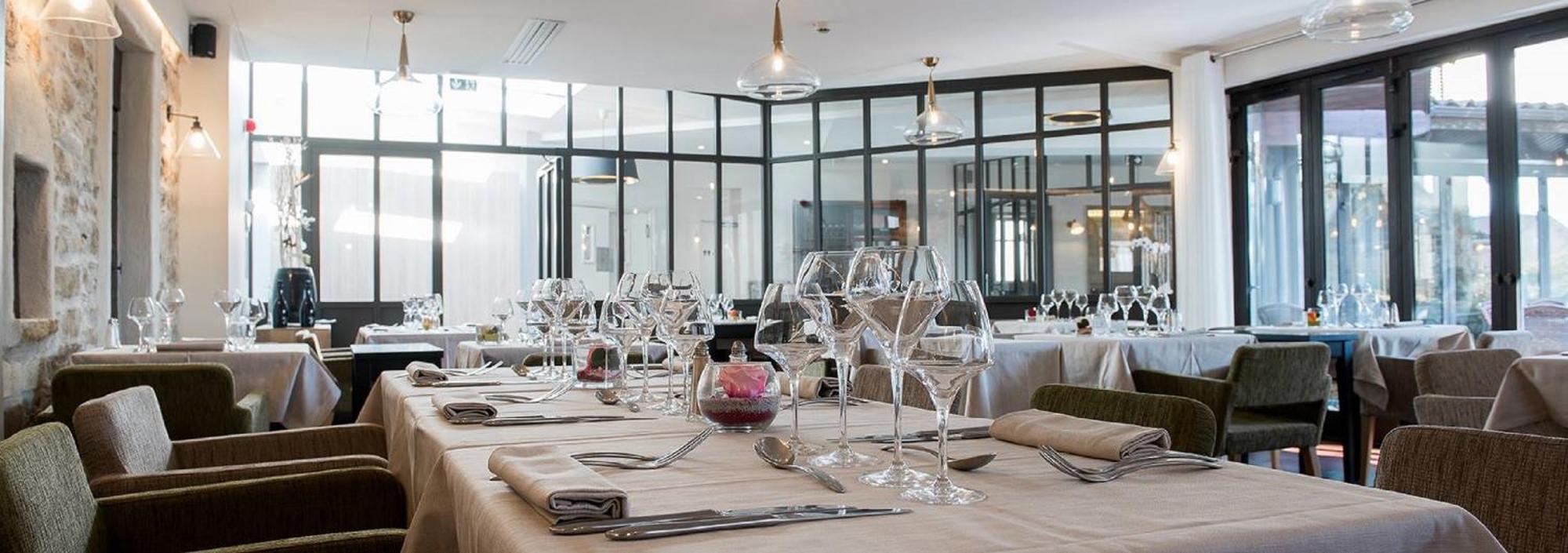Logis Hotel Tante Yvonne & Son Restaurant Semi-Gastronomique - Lyon Nord 쿠엔시우 외부 사진