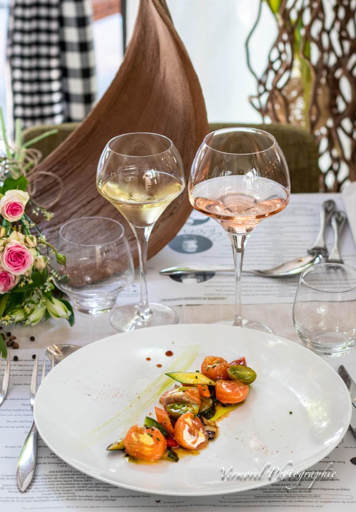 Logis Hotel Tante Yvonne & Son Restaurant Semi-Gastronomique - Lyon Nord 쿠엔시우 외부 사진
