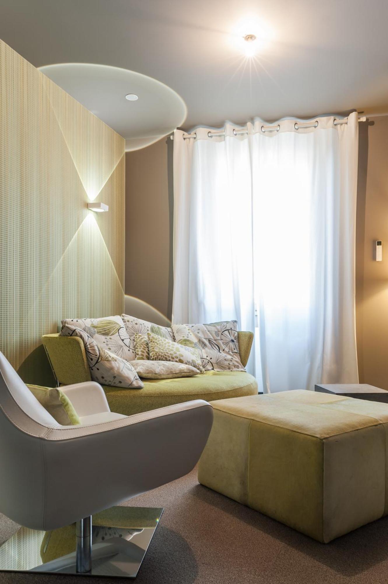 Logis Hotel Tante Yvonne & Son Restaurant Semi-Gastronomique - Lyon Nord 쿠엔시우 외부 사진