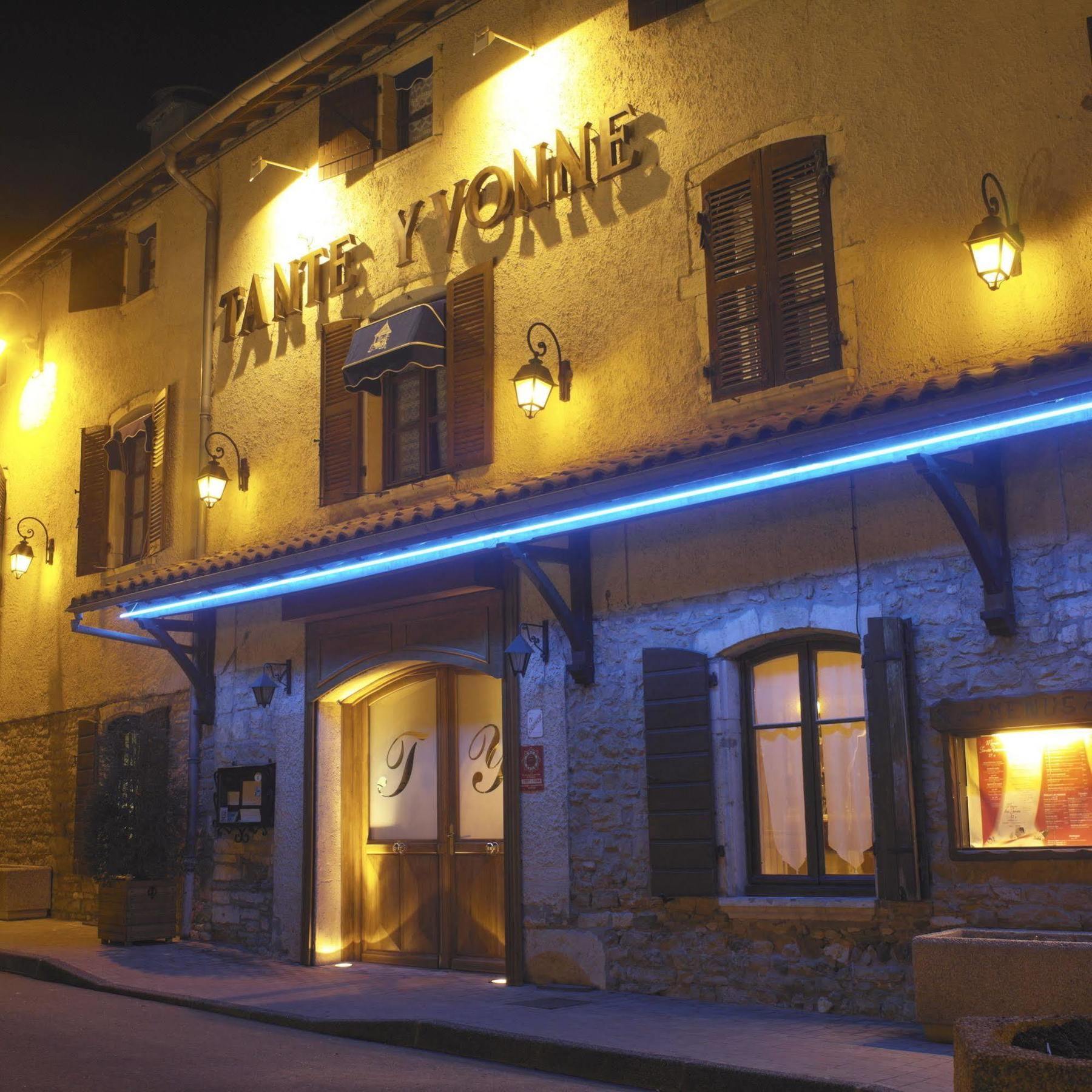 Logis Hotel Tante Yvonne & Son Restaurant Semi-Gastronomique - Lyon Nord 쿠엔시우 외부 사진
