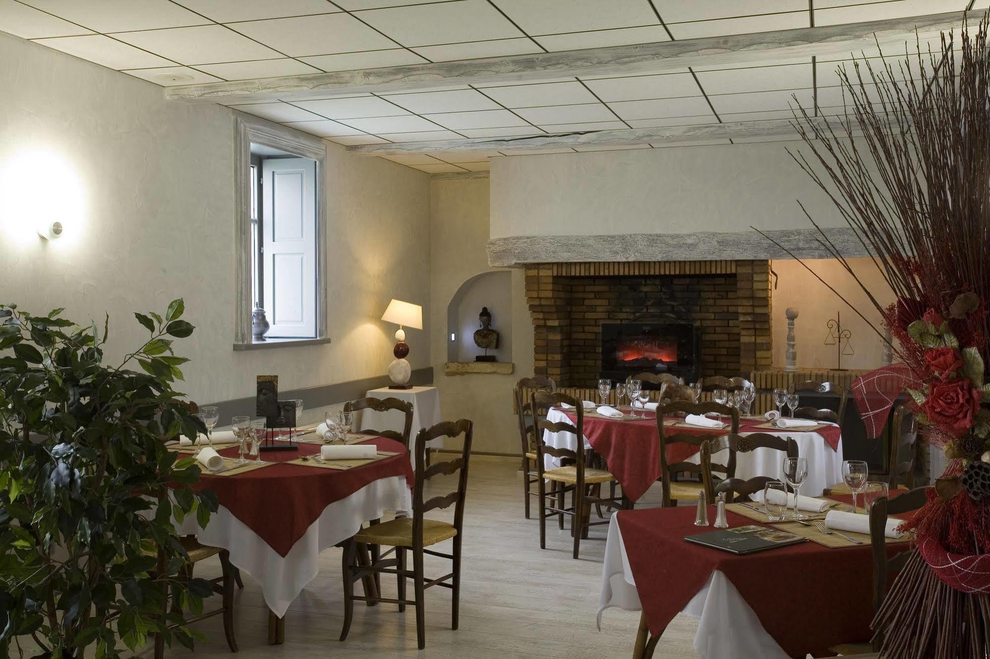 Logis Hotel Tante Yvonne & Son Restaurant Semi-Gastronomique - Lyon Nord 쿠엔시우 외부 사진