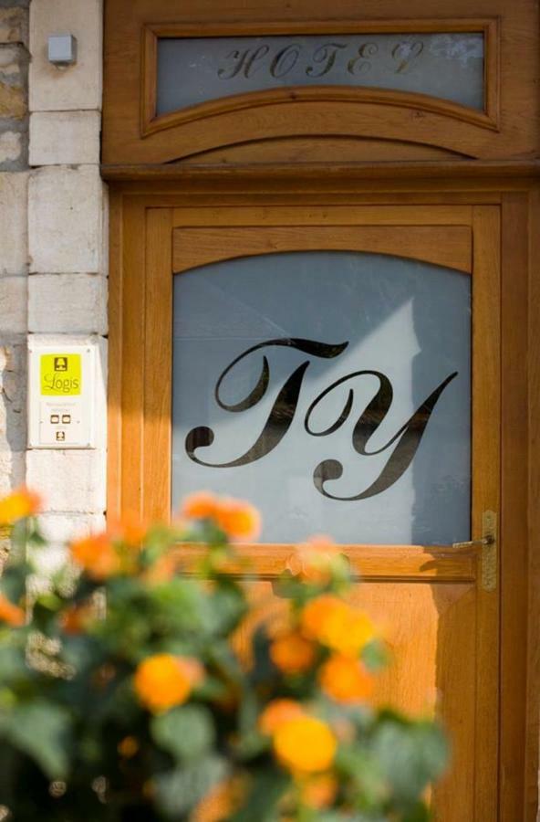 Logis Hotel Tante Yvonne & Son Restaurant Semi-Gastronomique - Lyon Nord 쿠엔시우 외부 사진